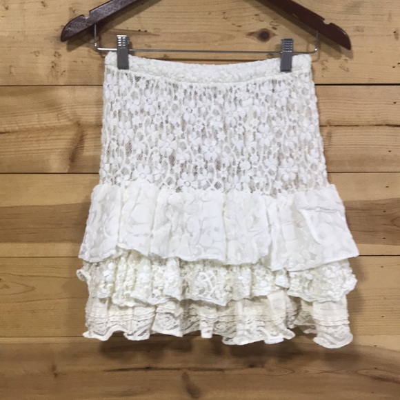 Kings Crown Collection cream champagne tiered ruffled lace skirt extender MEDIUM - Picture 5 of 12